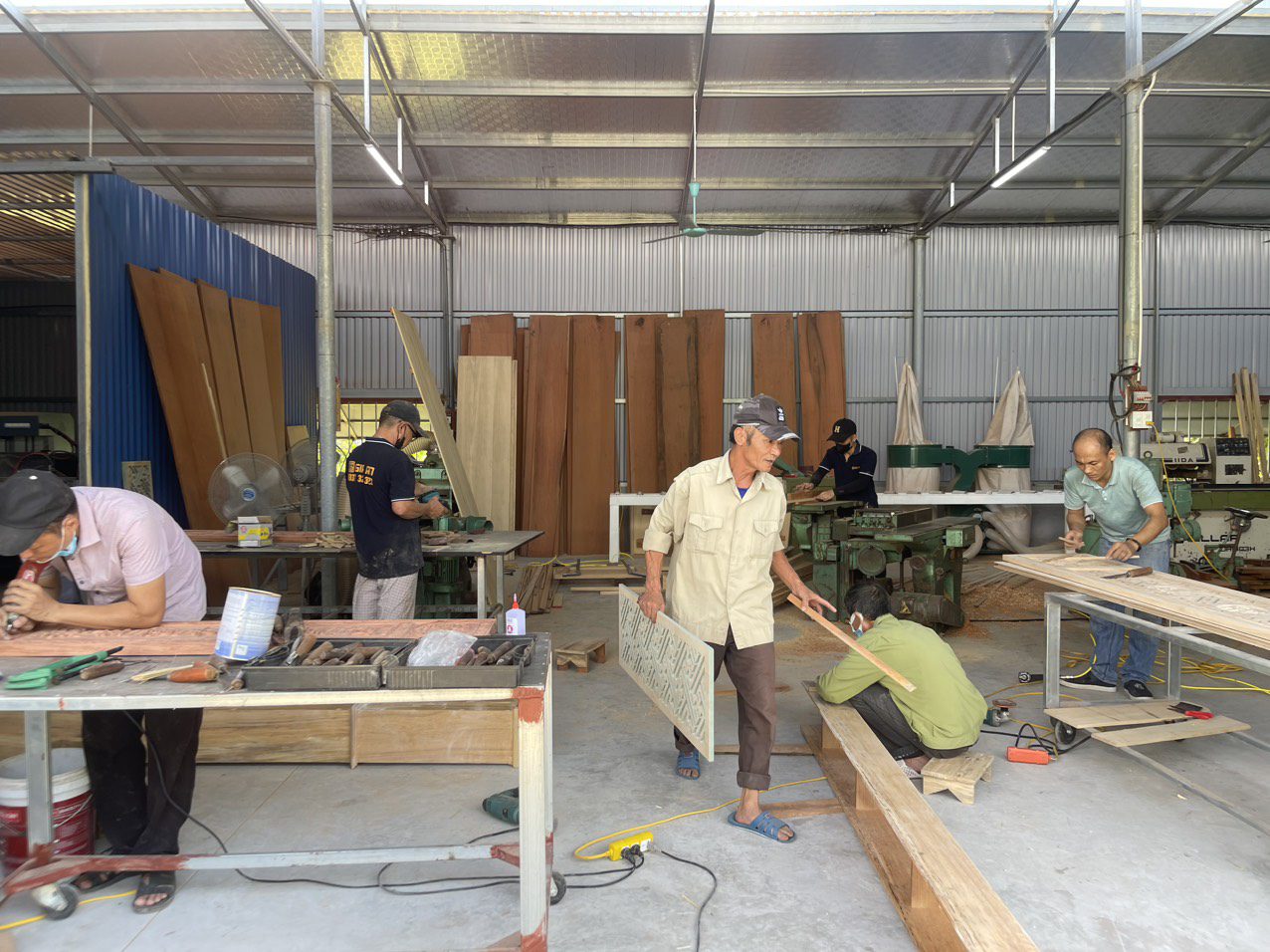 20+ Mẫu Vách Ngăn Bàn Thờ Hiện Đại, Giá Tốt 19 z5628617347332 ef54b87e479425c237b887a5461a8a1a