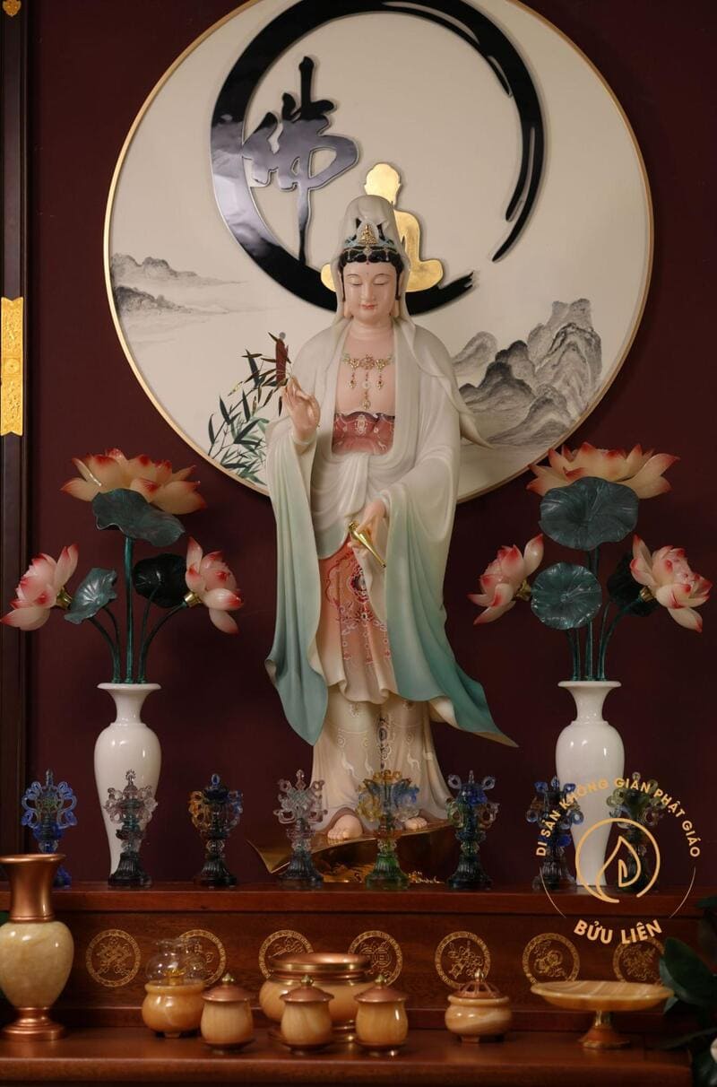 Nên chọn mẫu bàn thờ Quan Âm đứng hay ngồi để thờ tại nhà? 3 Image8