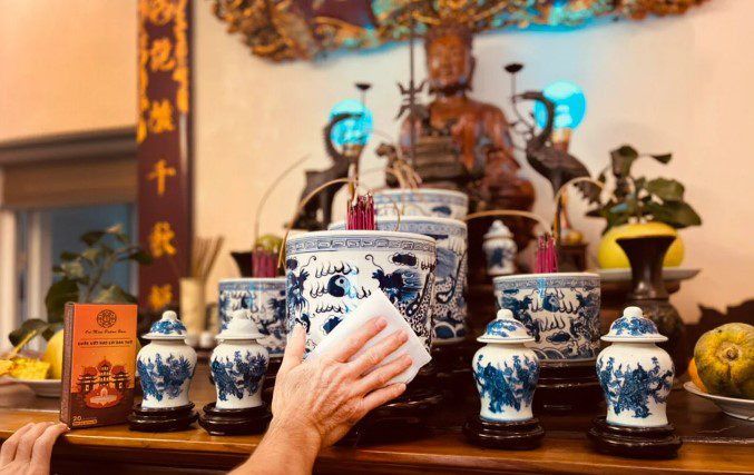 Hướng dẫn bốc bát hương thờ cúng gia tiên, thần linh chi tiết nhất 6 thuong-xuyen-ve-sinh-bat-huong